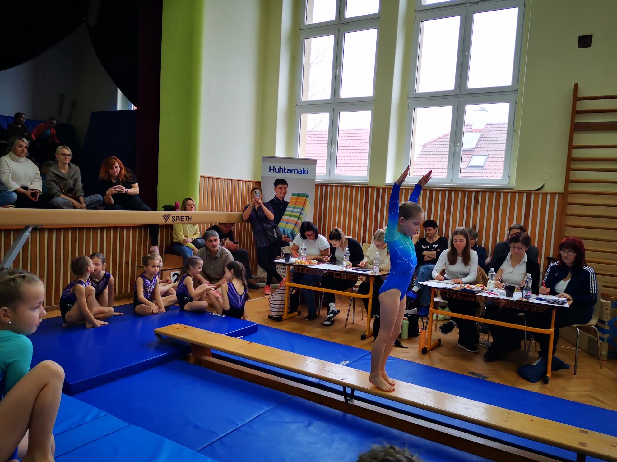 Podpořili jsme závod dívek v gymnastice